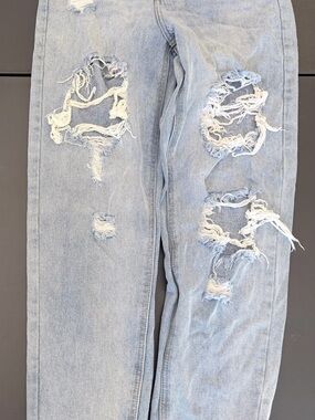 PrettyLittleThing Light Blue Slim Straight Ripped Jeans